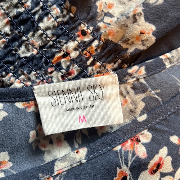 Cute Top - Picture 3 of 3